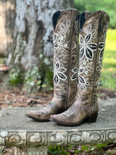 Load image into Gallery viewer, Flower Boots
