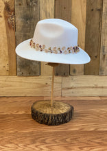 Load image into Gallery viewer, Tlahuillo Indiana Hat
